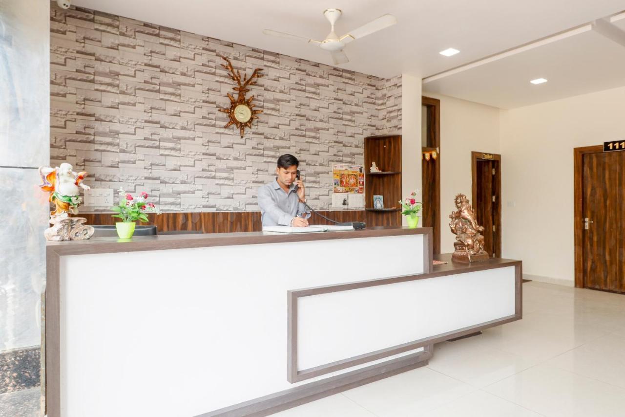 Capital O 63158 Hotel Om Sai Ram Chhatarpur Eksteriør bilde