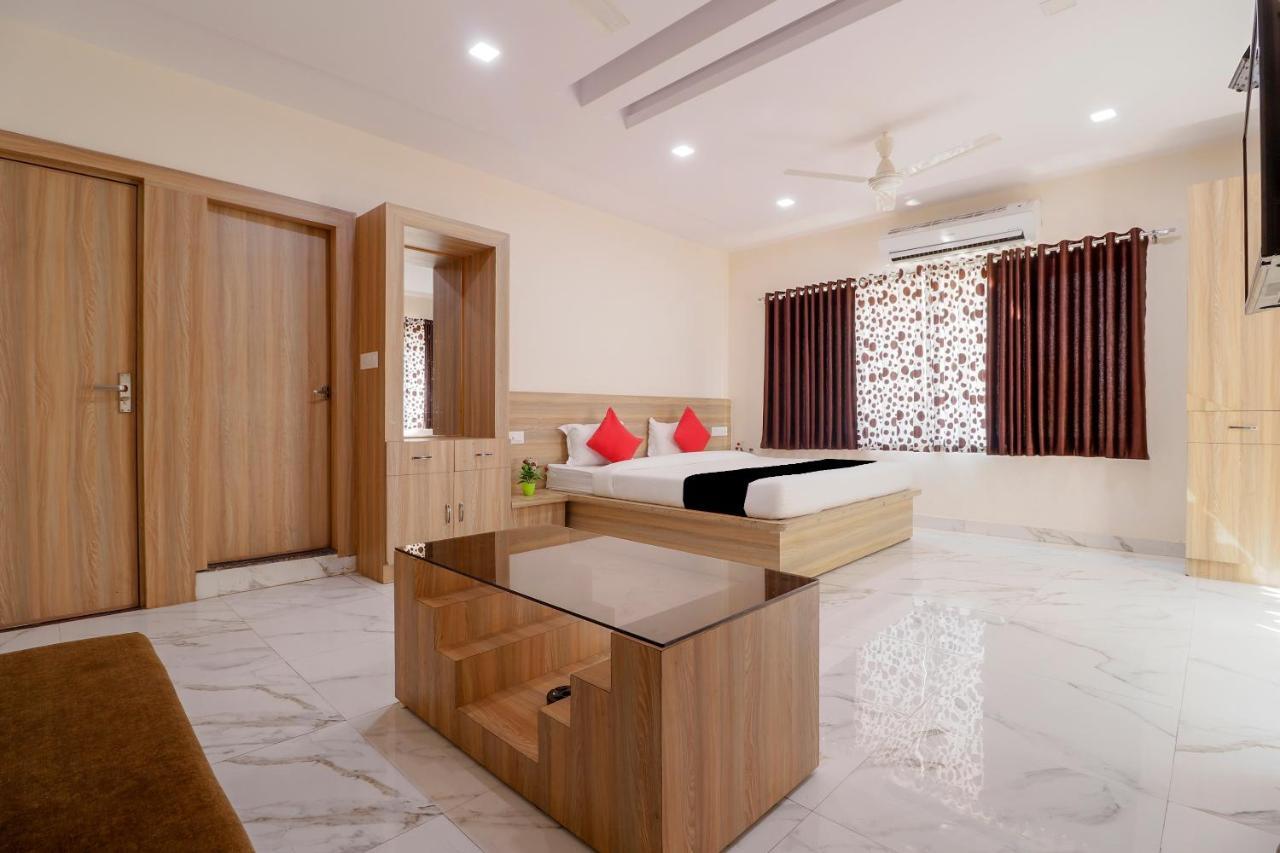 Capital O 63158 Hotel Om Sai Ram Chhatarpur Eksteriør bilde