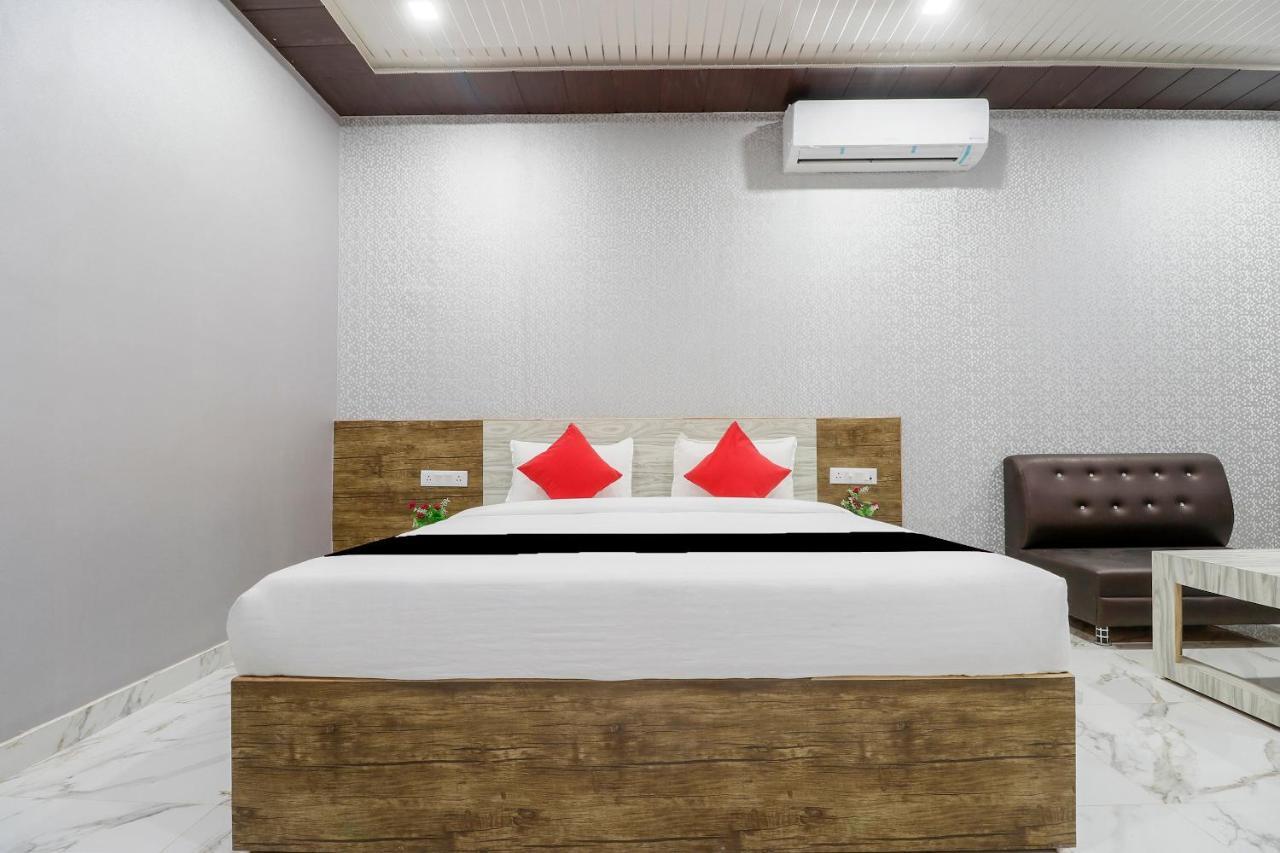 Capital O 63158 Hotel Om Sai Ram Chhatarpur Eksteriør bilde