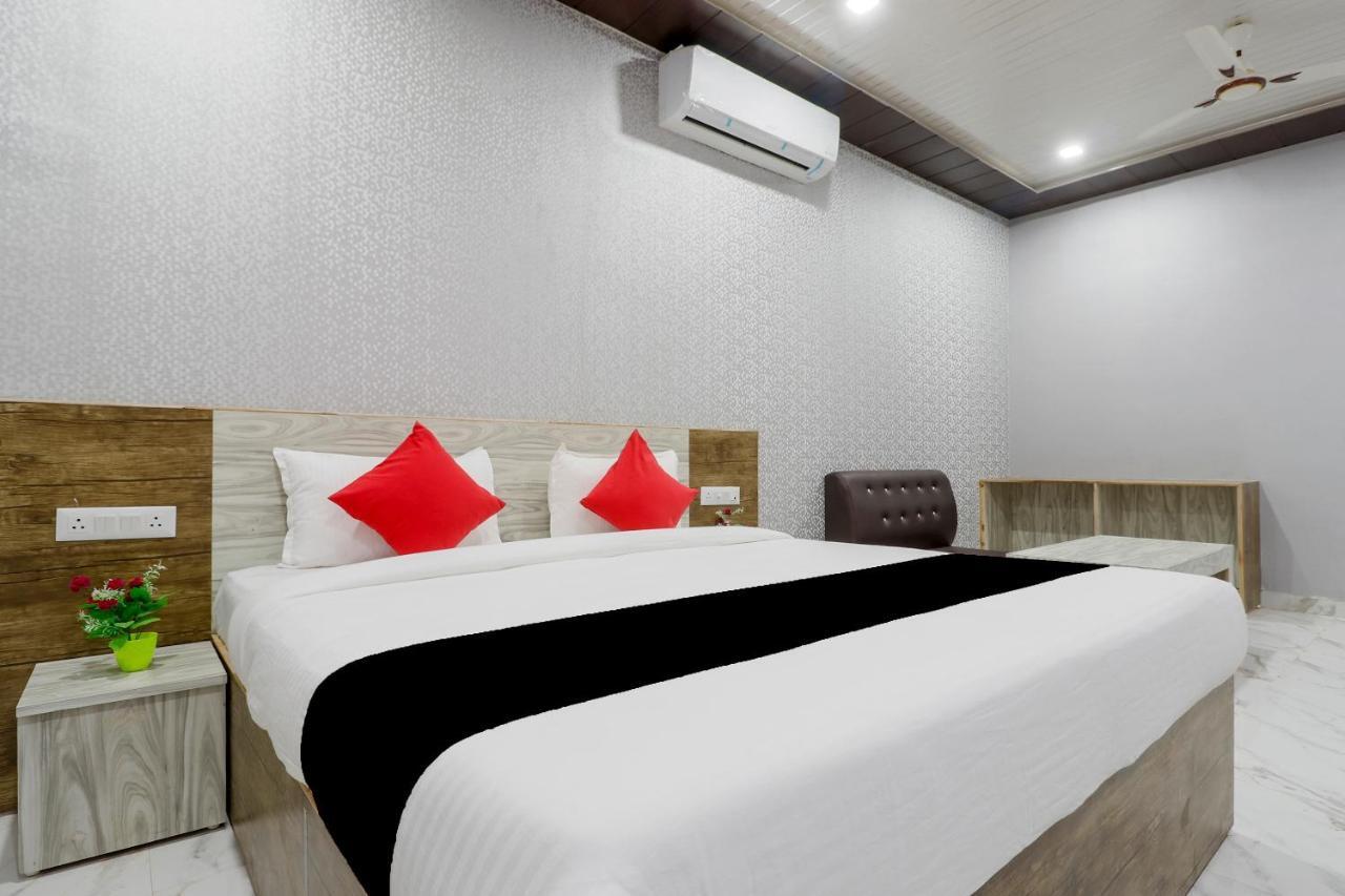 Capital O 63158 Hotel Om Sai Ram Chhatarpur Eksteriør bilde