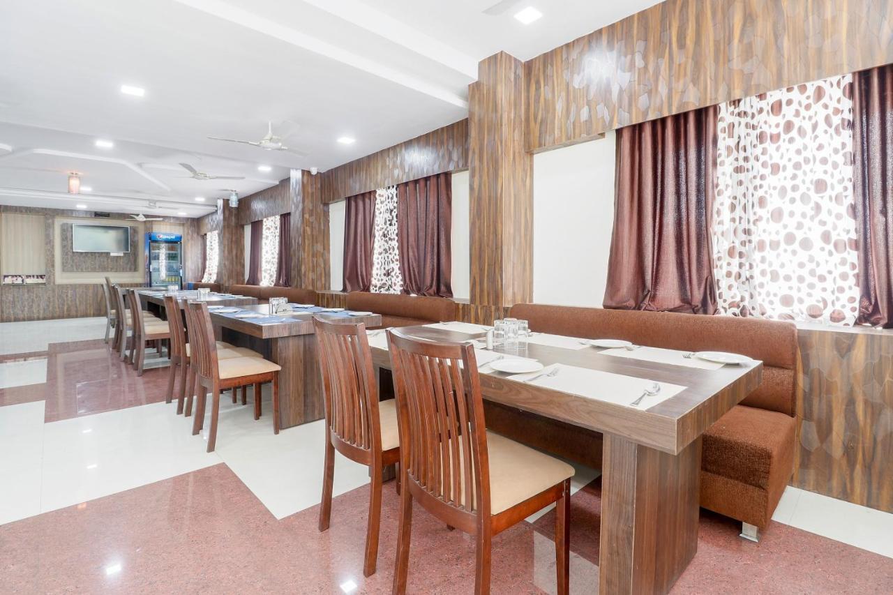 Capital O 63158 Hotel Om Sai Ram Chhatarpur Eksteriør bilde