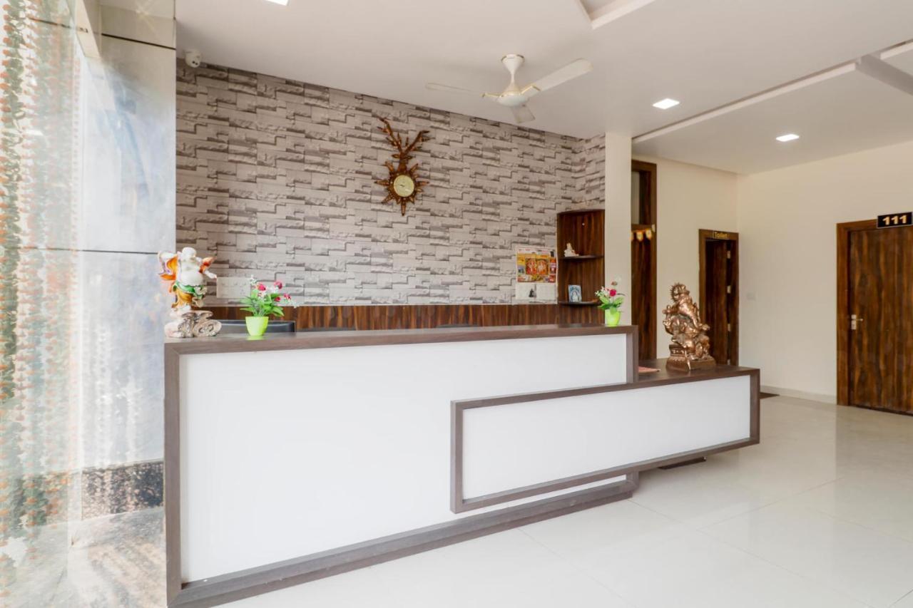 Capital O 63158 Hotel Om Sai Ram Chhatarpur Eksteriør bilde