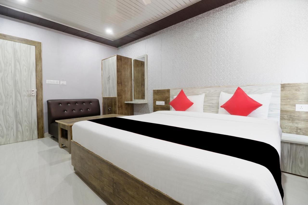 Capital O 63158 Hotel Om Sai Ram Chhatarpur Eksteriør bilde